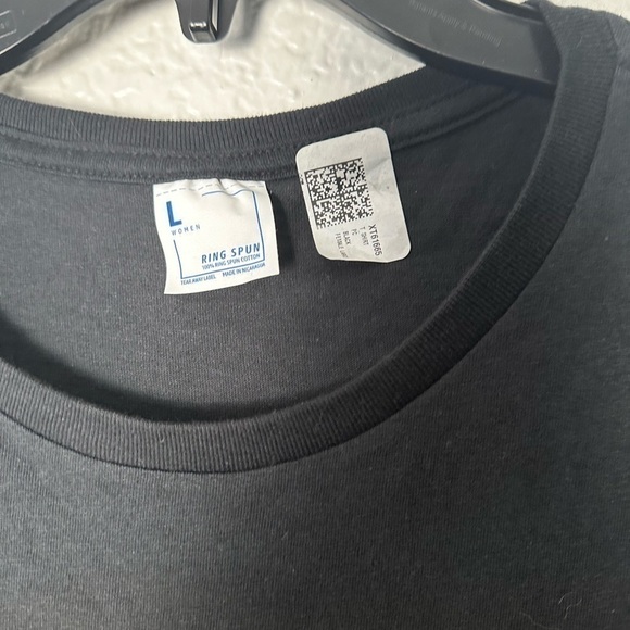 NWOT Ring Spun Cotton Graphic T-Shirt - Picture 4 of 4